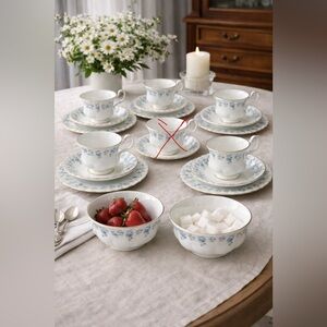 Rare 1970s Vintage Royal Albert “Memory Lane” Tea Set for 5 – Bone China